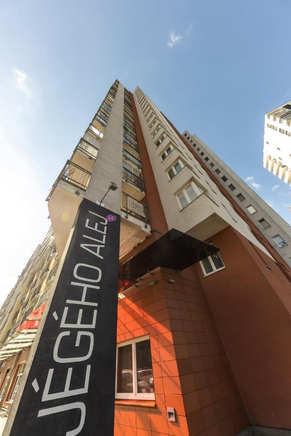 Apartman V Aleji Bratislava Bagian luar foto